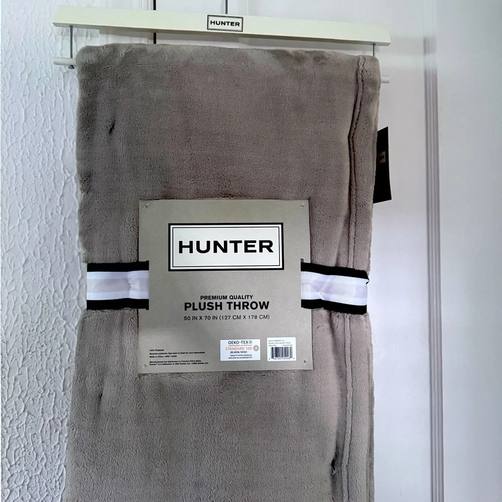Hunter CoCo Flannel Throw | NWT